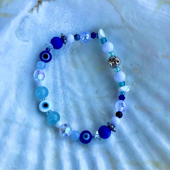 Sea & Sky Blue & White Tones Beaded Bracelet Mixed Beads Silver Evil Eye Howlite - Picture 4 of 4